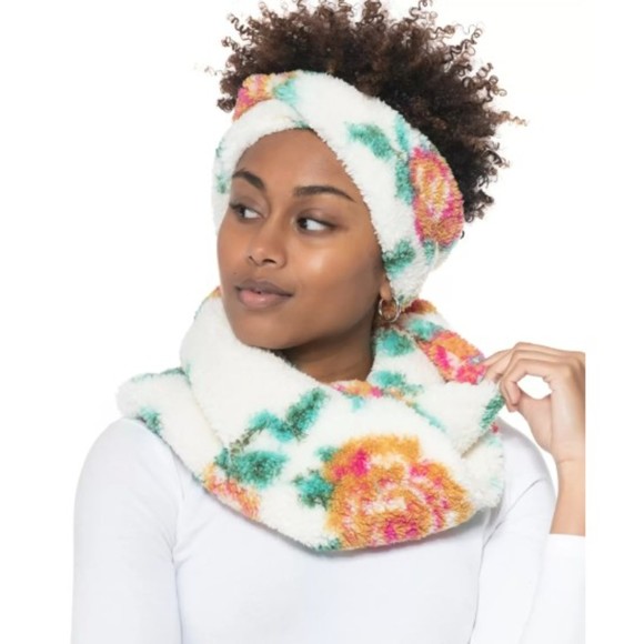 Jenni NWT Twisted Floral Print Sherpa Cowl Faux Fur Scarf White Multi OS New - Picture 7 of 7